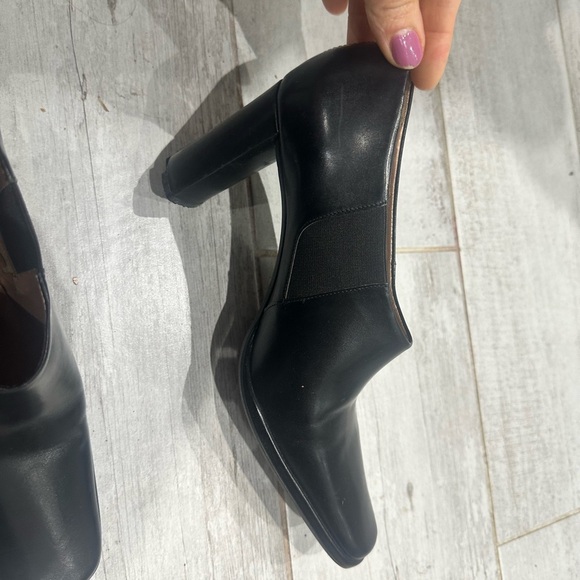 Unisa Black Leather Block Heel Shoe – Size 7B – Made in Brazil - Picture 4 of 7